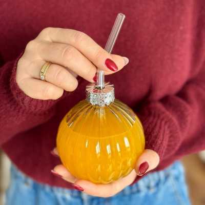 Vánoční skleněná sklenice ve tvaru vánoční koule se skleněným brčkem 400 ml Obrázek pro Vánoční skleněná sklenice ve tvaru vánoční koule se skleněným brčkem 400 ml